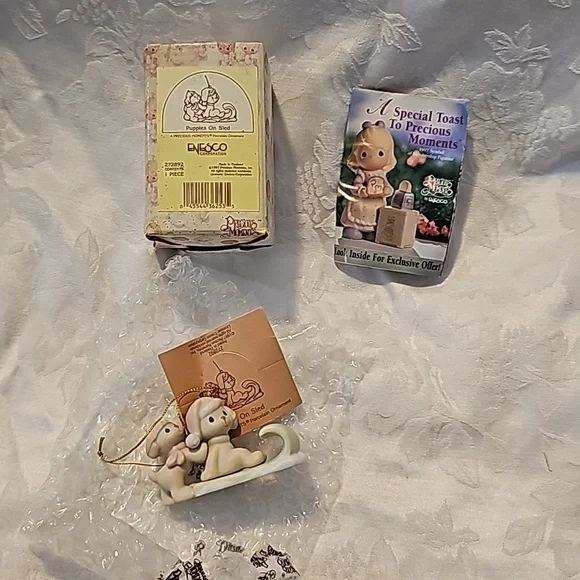 Precious Moments PUPPIES ON A SLED Porcelain Christmas Ornament 1997 #272892 - Picture 4 of 5